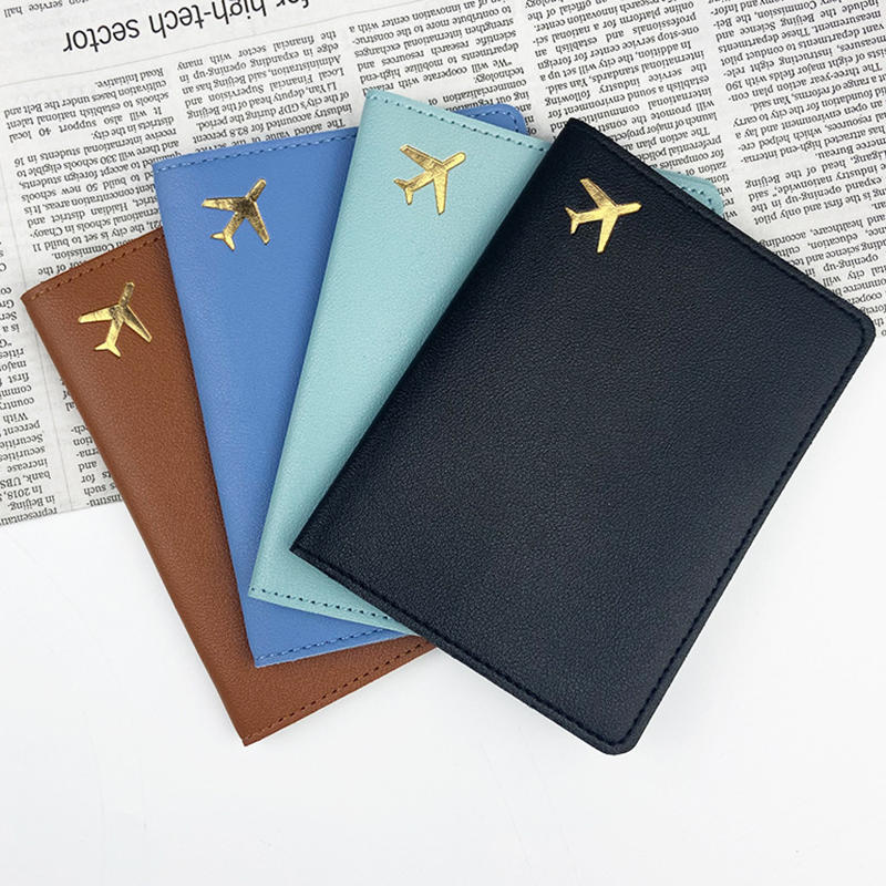 Women Accessories Business Name - Luxuriöse goldene Flugzeug-Passhülle mit individuellem Namen