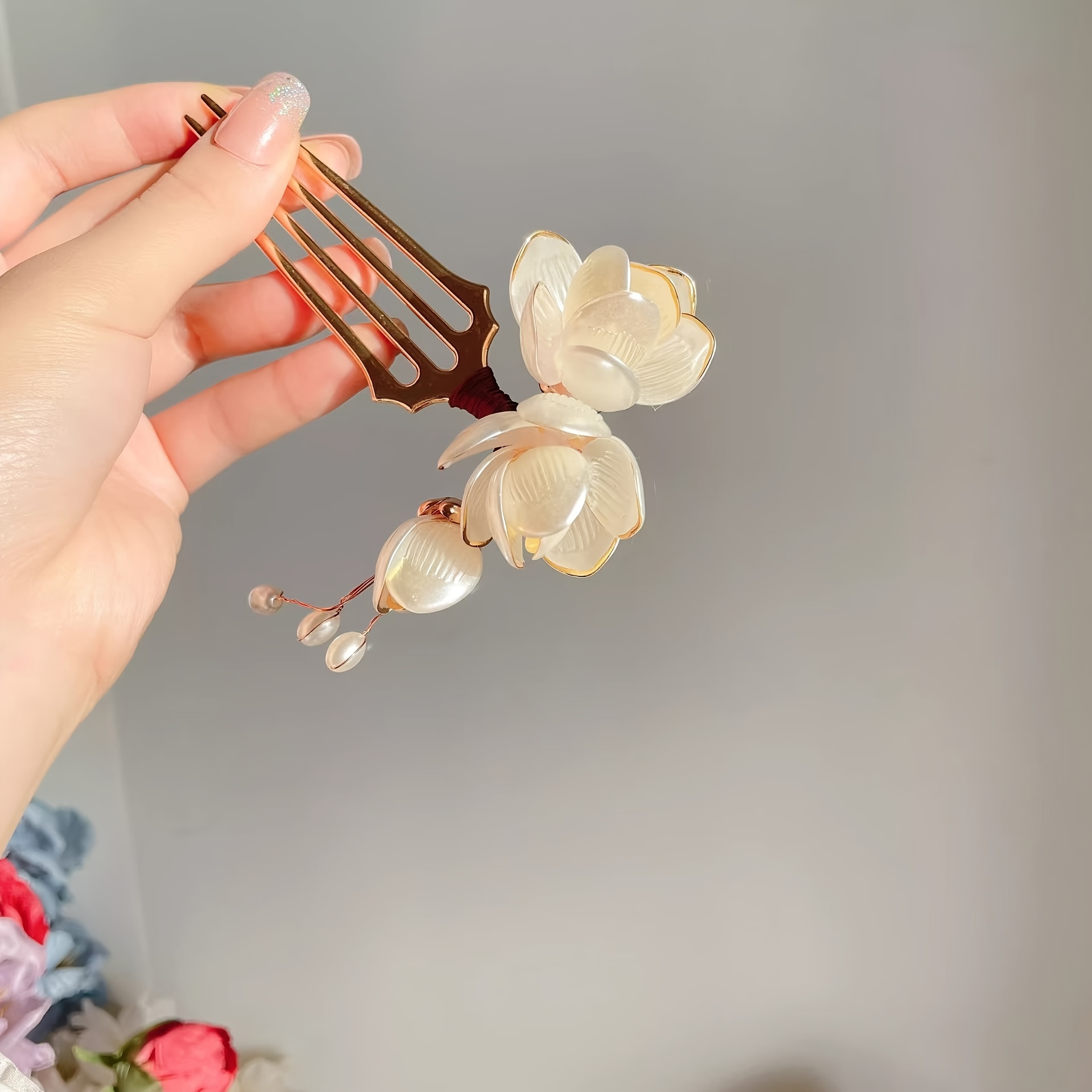 Women Accessories Wholesale - Chinesischer Haarkamm im Muschel-Magnolien-Design mit Perlenquaste,