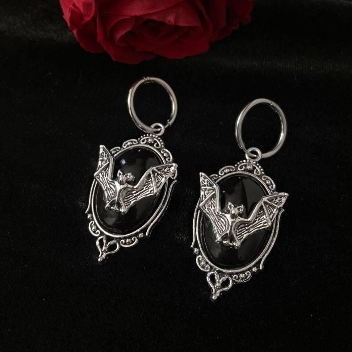 Vampir-Fledermaus-Ohrringe, Go – Women'S Vampire Accessories Bewertung und Preis